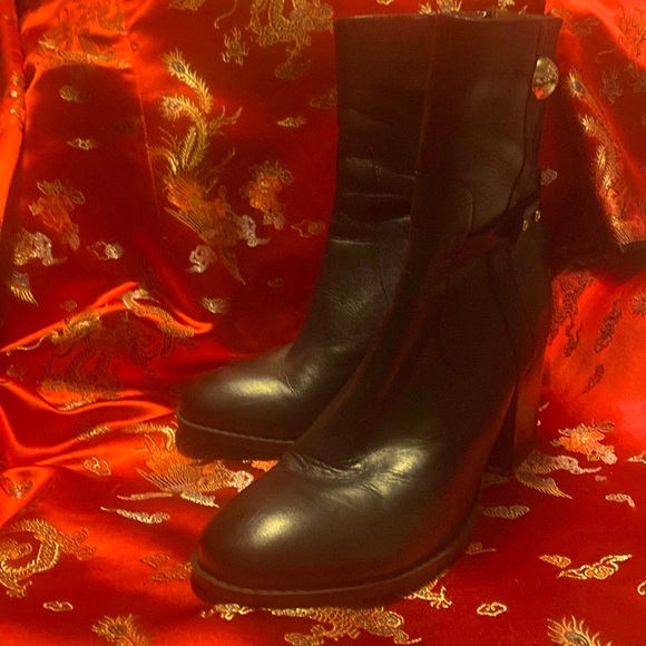 Sleek and Chic over the ankle booties… Armani Jean - Picture 1 of 7